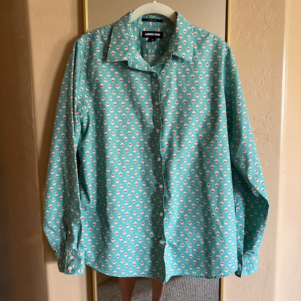 Womens Land’s End 100% Supima Cotton Blue Floral Button Down Long Sleeve Shirt